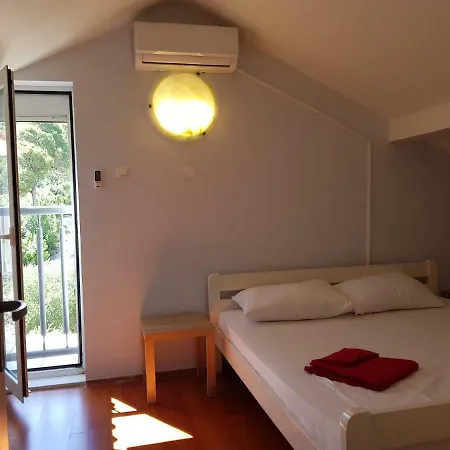 Holiday House 