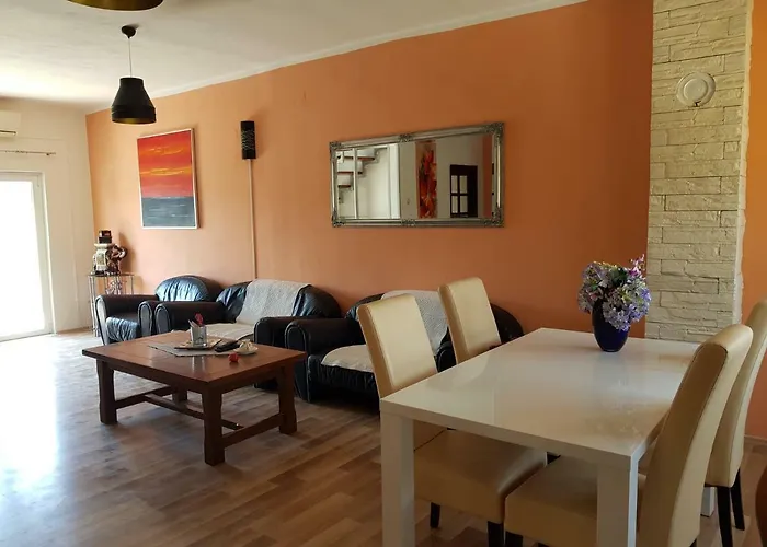 Holiday House \