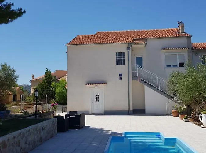 Holiday House \