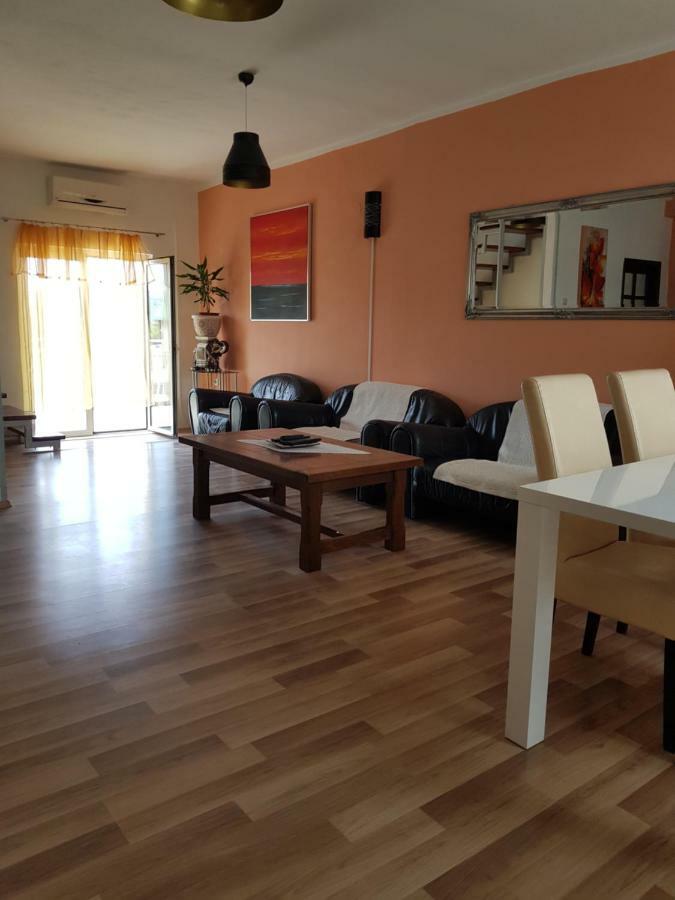Holiday House 