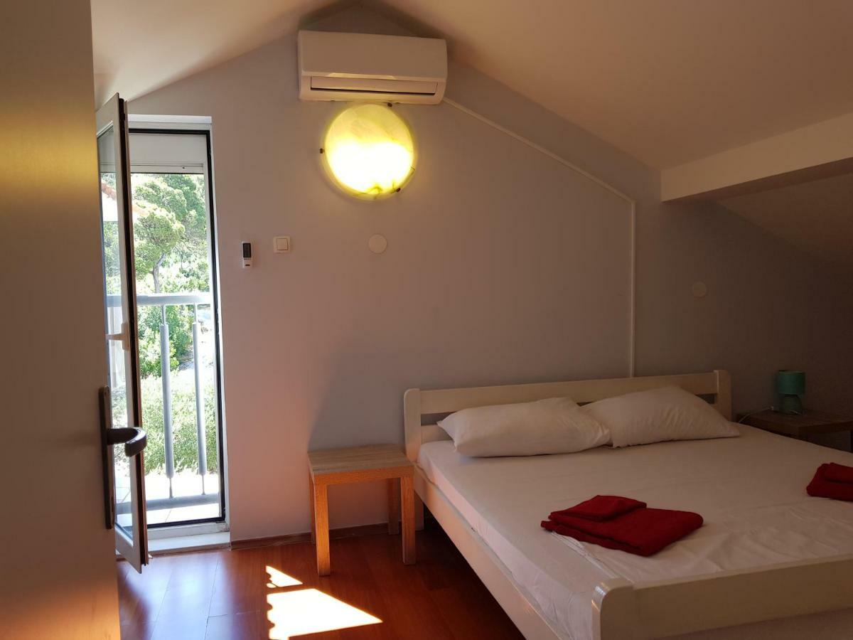 Holiday House 