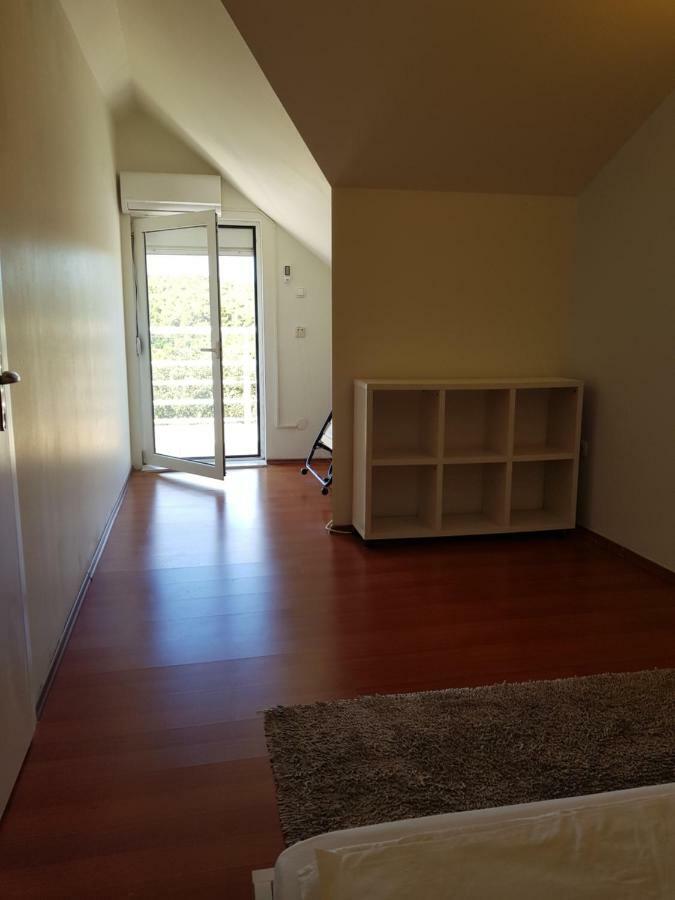 Holiday House 